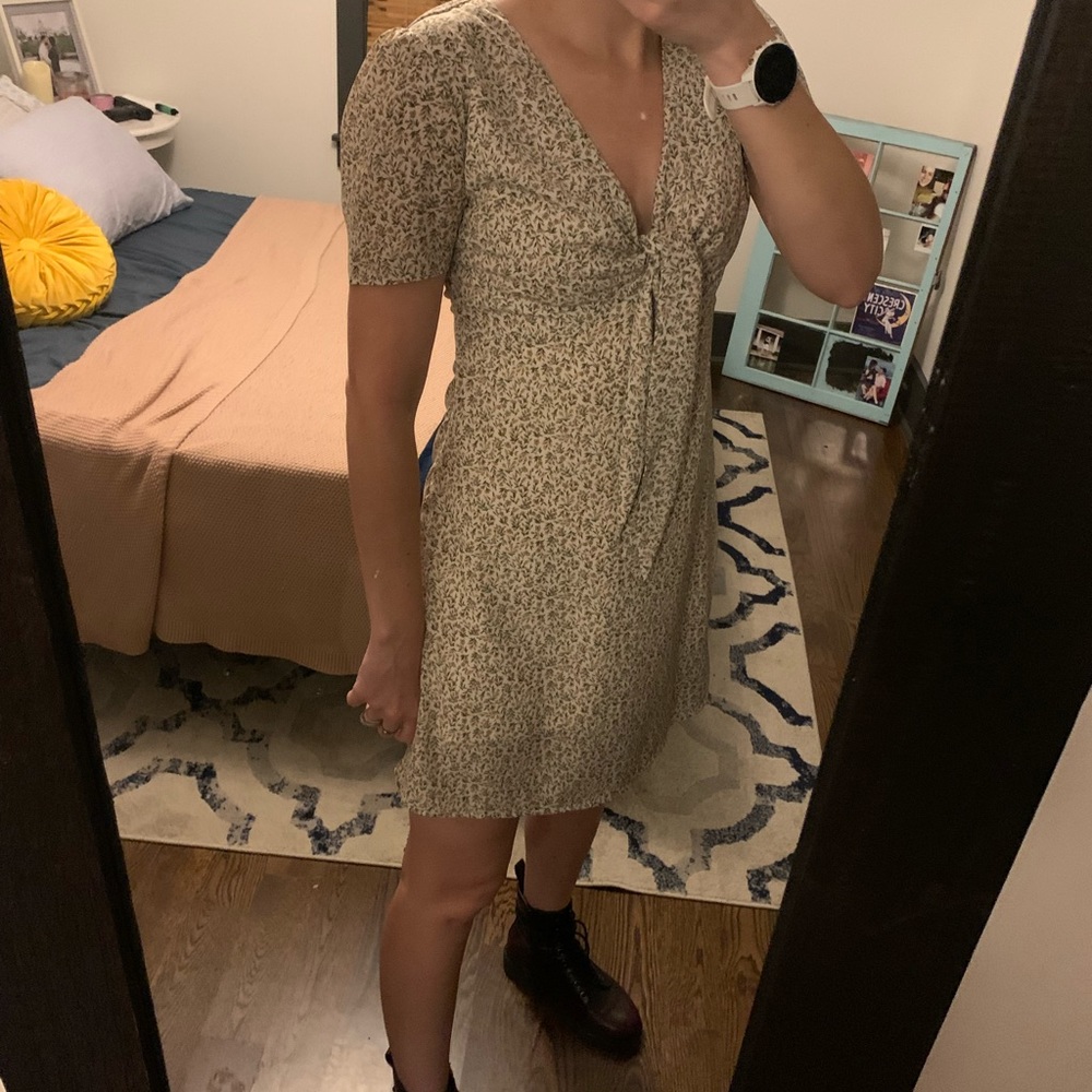 Tie front floral dress 💐